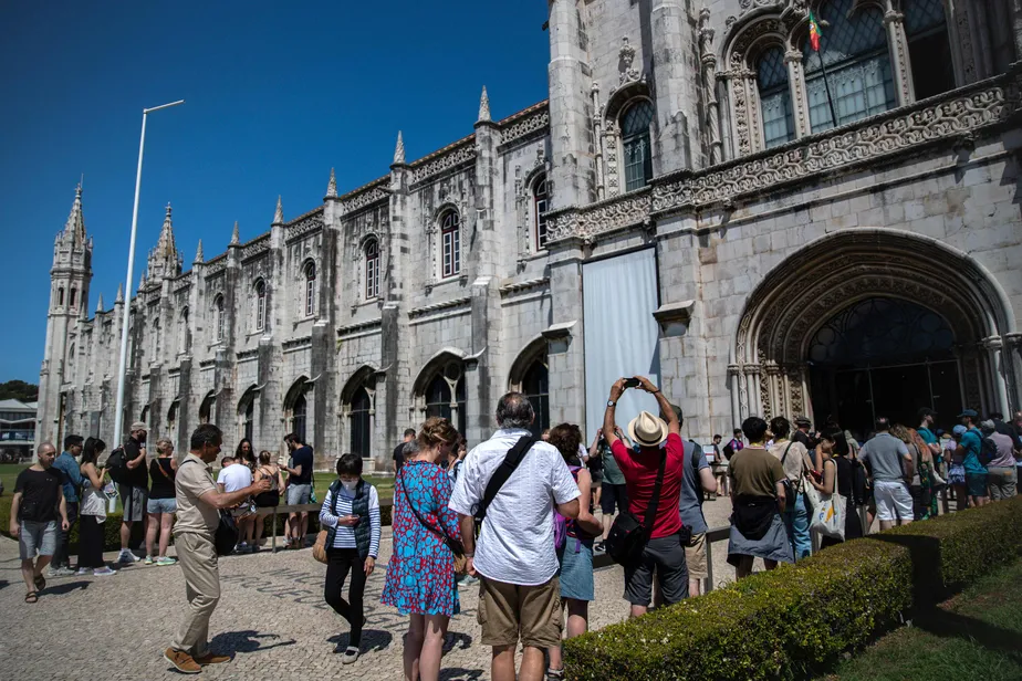 Turistas em Lisboa Foto: Carlos Costa/AFP