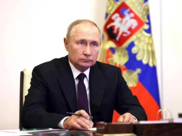 Vladimir Putin sofre tentativa de assassinato com ataque de bomba