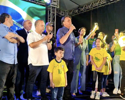 Apoiadores chamam Bolsonaro de “imbrochável”, mas ele ignora. Vídeo!