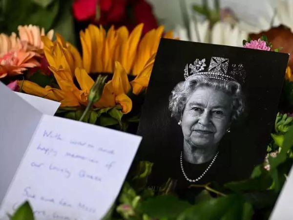 Rainha Elizabeth II é sepultada no castelo de Windsor (Foto: Sarah Meyssonnier)