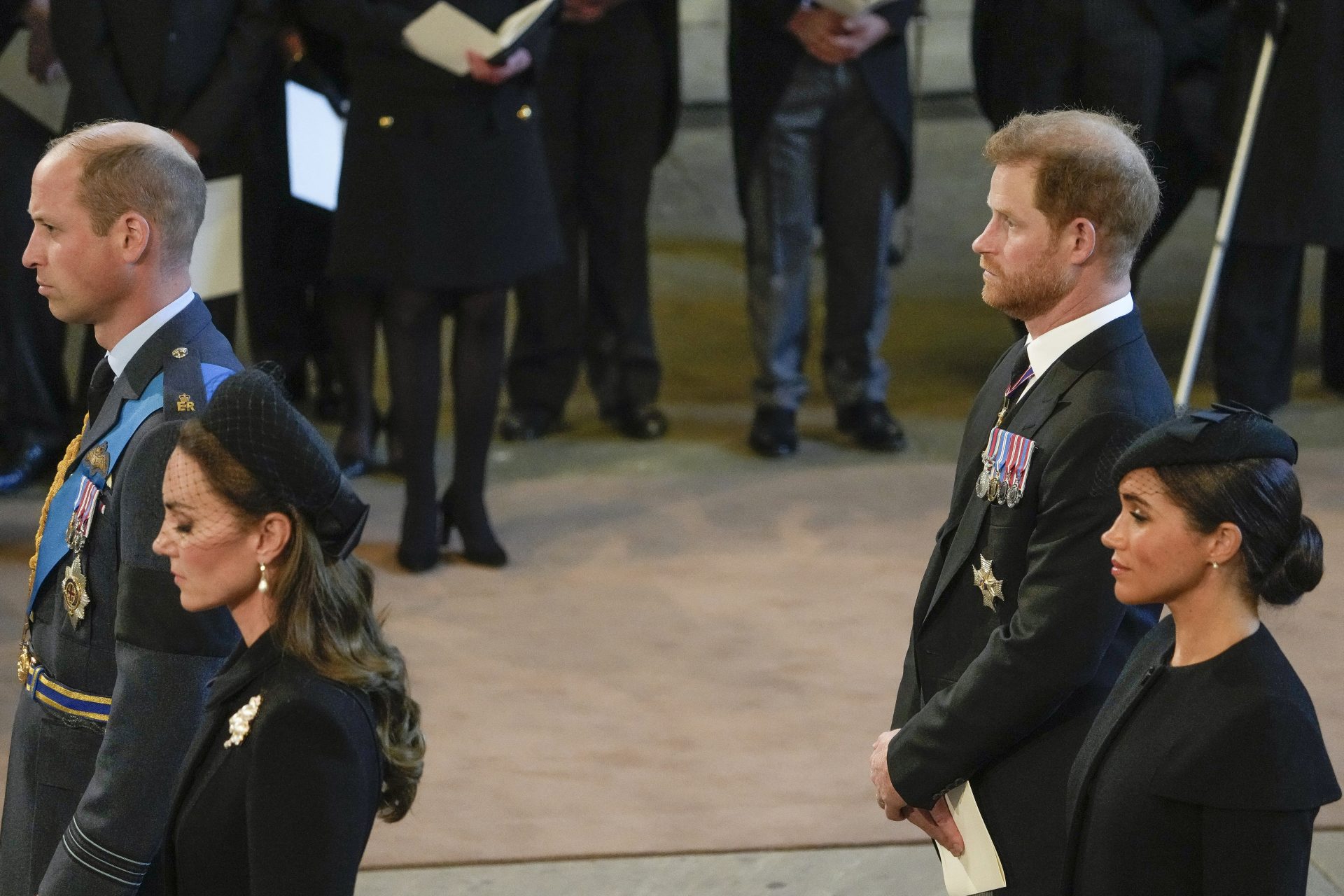 Príncipe William, Kate Middelton, Príncipe Harry e Meghan Markle se emocionam (Foto: Grosby Group)