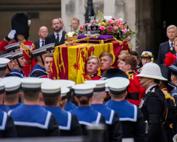 Fim de um reinado: Rainha Elizabeth II é sepultada no castelo de Windsor