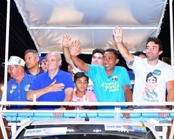 Sílvio Mendes, Iracema e Joel fazem carreata nas ruas de Barras