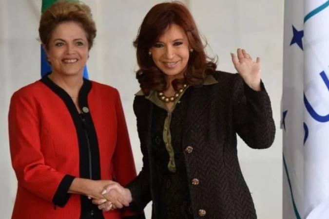 Cristina Kirchner diz a Dilma que nervosismo do atirador fez arma falhar