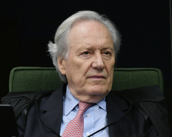 Ministro Lewandowski rejeita reclamação de Roberto Carlos contra Tiririca