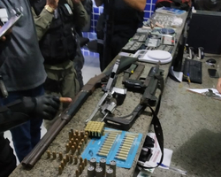 Polícia apreende armas de grosso calibre, munições e drogas em Parnaíba