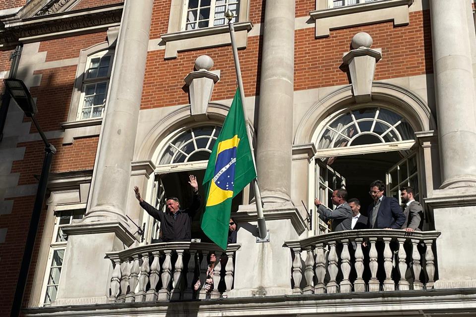 Presidente discursa na embaixada brasileira em Londres - Foto: YouTube Eduardo Bolsonaro