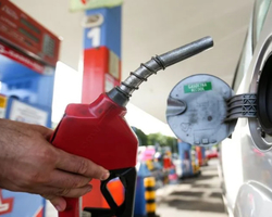 Preço da gasolina cai mais 1,8% e vai a R$ 4,88 por litro, aponta ANP