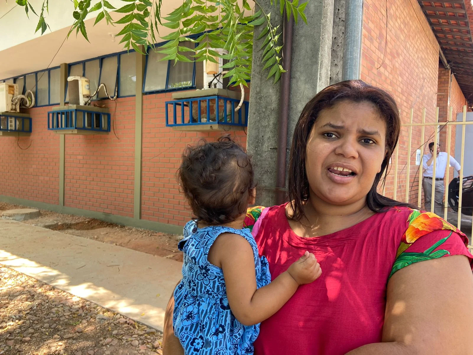 Ana Carolina é mãe da menina de 11 anos que foi estuprada e engravidou pela segunda vez - Foto: Matheus Oliveira/Meio Norte