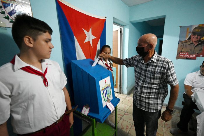 Cuba aprova casamento LGBTQIA+ e barriga de aluguel em referendo (Foto:ADALBERTO ROQUE / AFP)