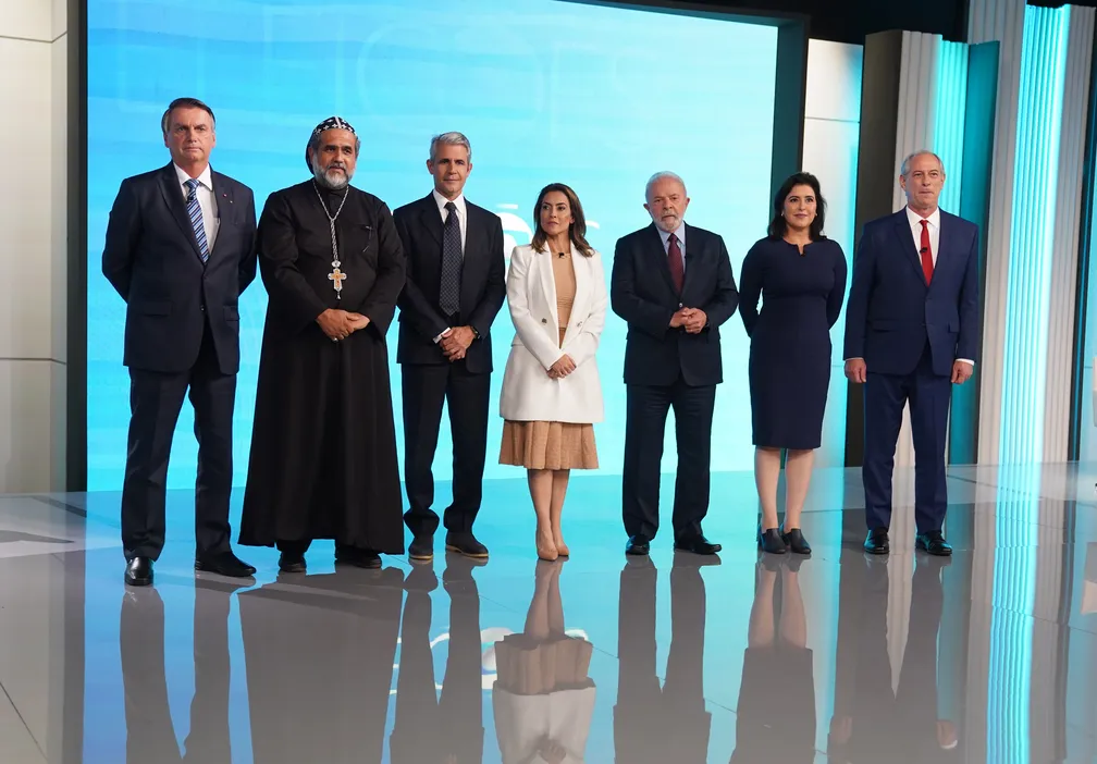 Candidatos à Presidência durante debate da Globo Foto:  Marcos Serra Lima/g1