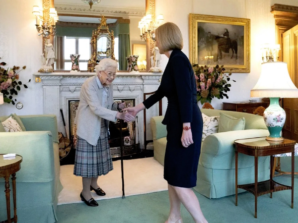 Rainha Elizabeth II empossa Liz Truss como primeira-ministra do Reino Unido