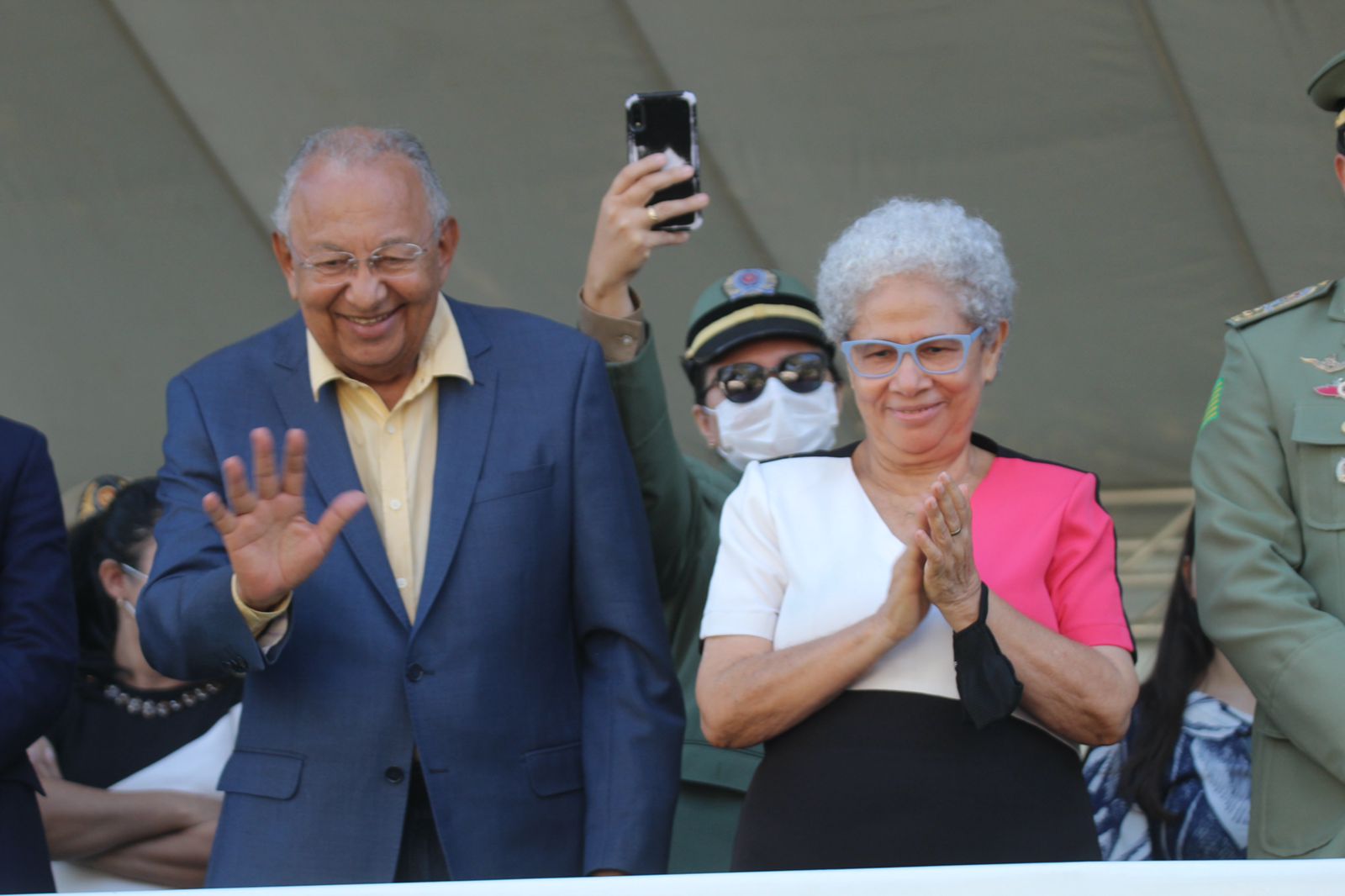 Prefeito Doutor Pessoa e governadora Regina Sousa participaram do evento que comemora a Independência do Brasil (Foto: Raissa Morais)
