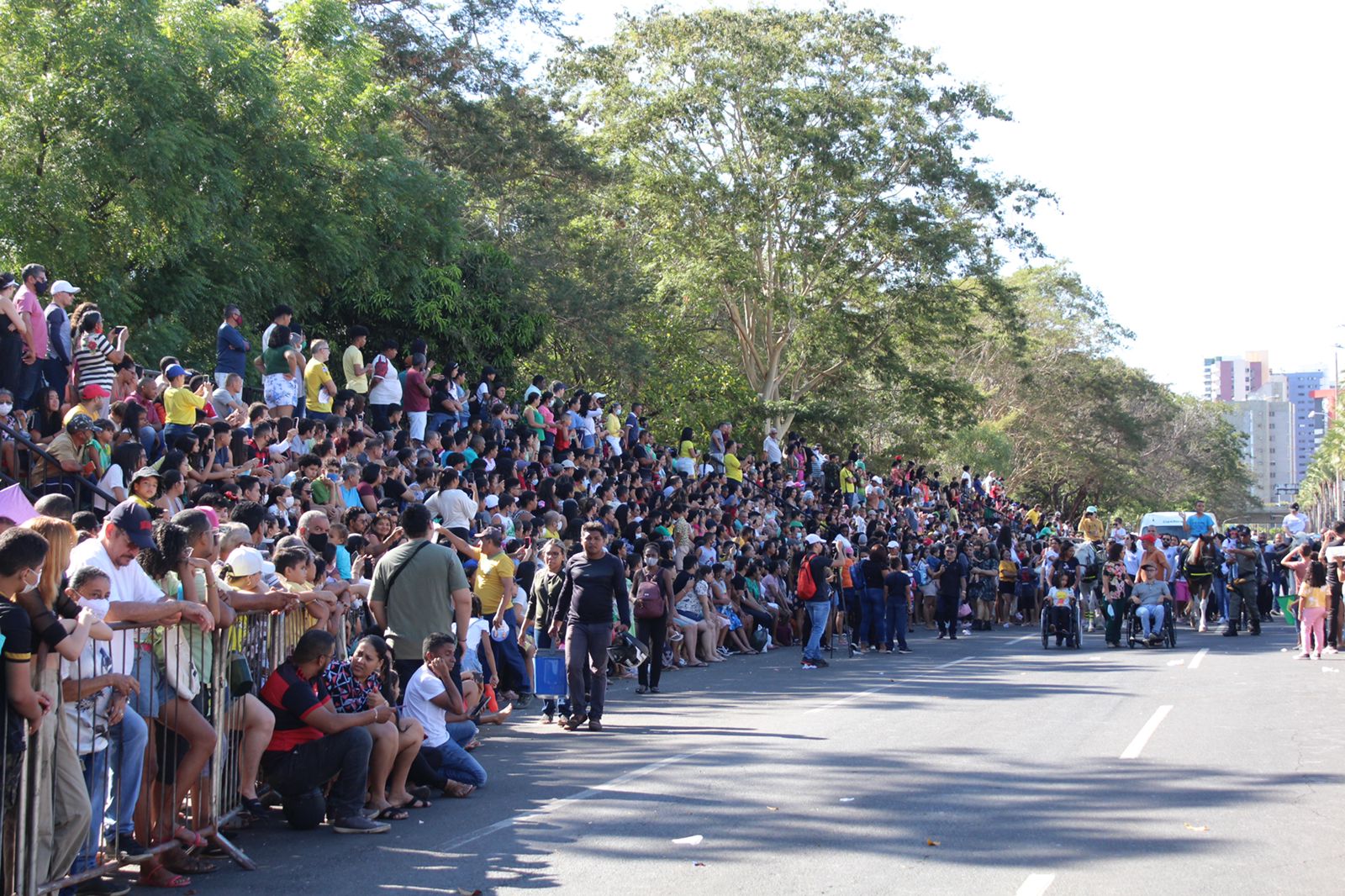 Multidão assitiu o Desfile de 7 de Setembro (Foto: Raissa Morais)