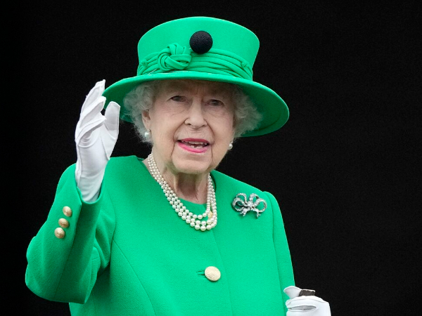 Rainha Elizabeth II está sob supervisão médica e família é chamada