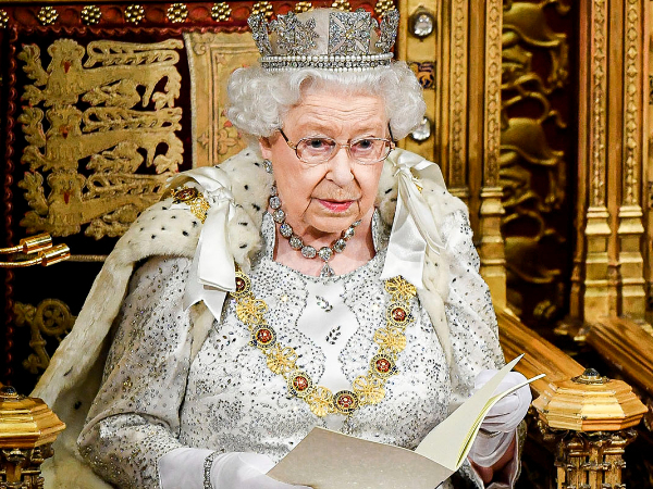 Conheça a história da valiosa joia de R$ 2 bilhões da rainha Elizabeth II