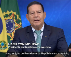 Filhos de Bolsonaro atacam Hamilton Mourão após pronunciamento: ‘Bosta’