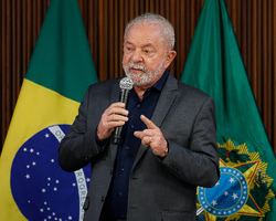 Lula diz que atos golpistas foram promovidos por 'pessoas alopradas'