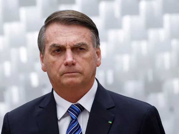 Moraes acolhe pedido da PGR e inclui Bolsonaro na investigação de ataques
