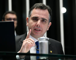 Rodrigo Pacheco aciona Augusto Aras contra 38 invasores do Congresso