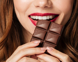 Cientistas explicam por que é tão boa a sensação de comer chocolate