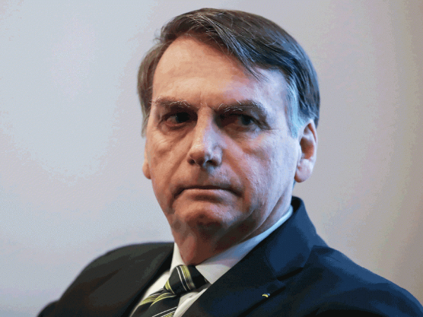 Bolsonaro quebra silêncio e diz que cometeu “deslizes” no governo; vídeo