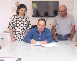 Dr. Wagner Coelho assina ordem de serviço para construção de nova PMU