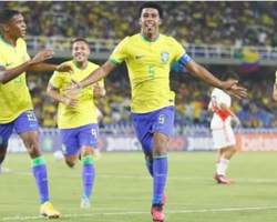 Brasil se impõe sobre Peru e goleia na estreia no Sul-Americano