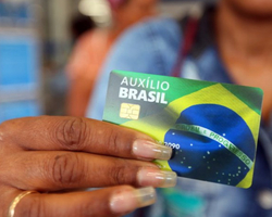 Confira o calendário de pagamentos do Auxílio Brasil em 2023