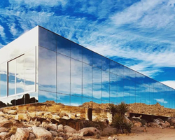 “Casa invisível” no deserto da Califórnia está à venda por R$ 92 milhões