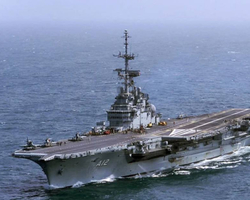 Marinha vê risco de naufrágio e afasta porta-aviões da costa de PE