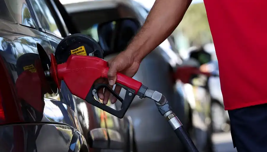 Preço da gasolina cai pela 2ª semana seguida Foto: InfoMoney 