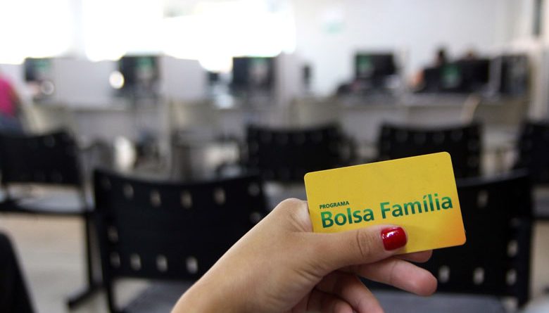 Caixa Econômica paga Bolsa Família a beneficiários de NIS de final 6 - Foto:Reprodução