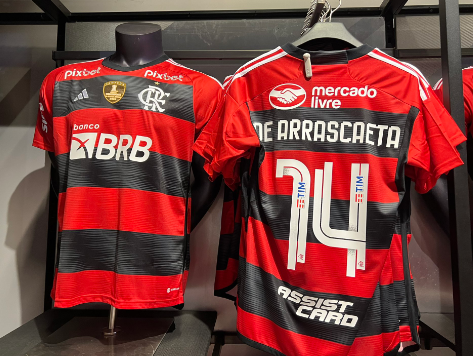 Após vazamentos, Flamengo anuncia nova camisa para a temporada de 2023 (Foto: Reprodução/Twitter)