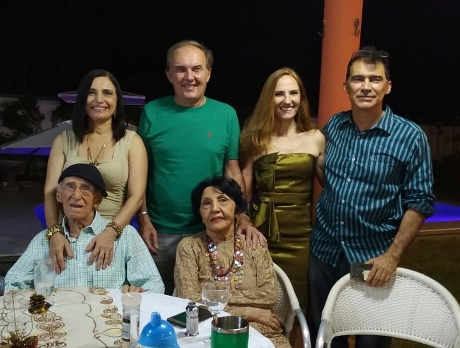 Deusdedith com a esposa Julieta e os filhos Claudia, Ênio, Fernanda e José Henrique