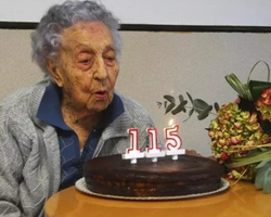 Espanhola que sobreviveu a três guerras é a pessoa mais velha do mundo