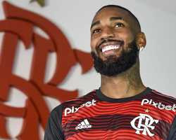 Flamengo oficializa retorno de Gerson com contrato de quatro anos