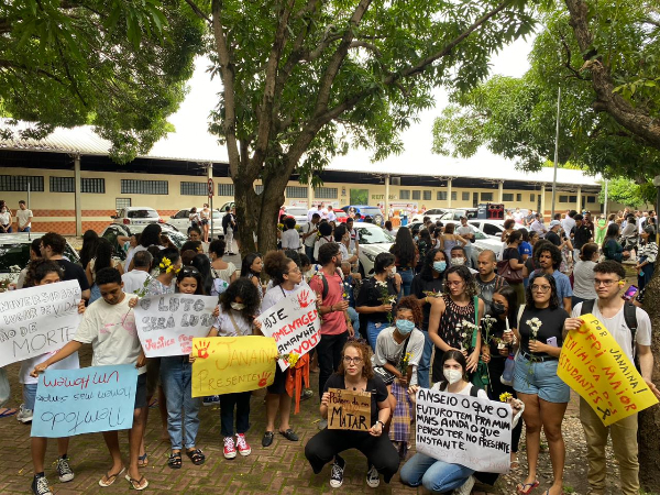 Caso Janaína Bezerra: Estudantes da UFPI fazem protesto pela morte da jovem