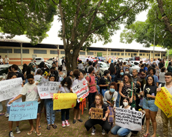 Caso Janaína Bezerra: Estudantes da UFPI fazem protesto pela morte da jovem
