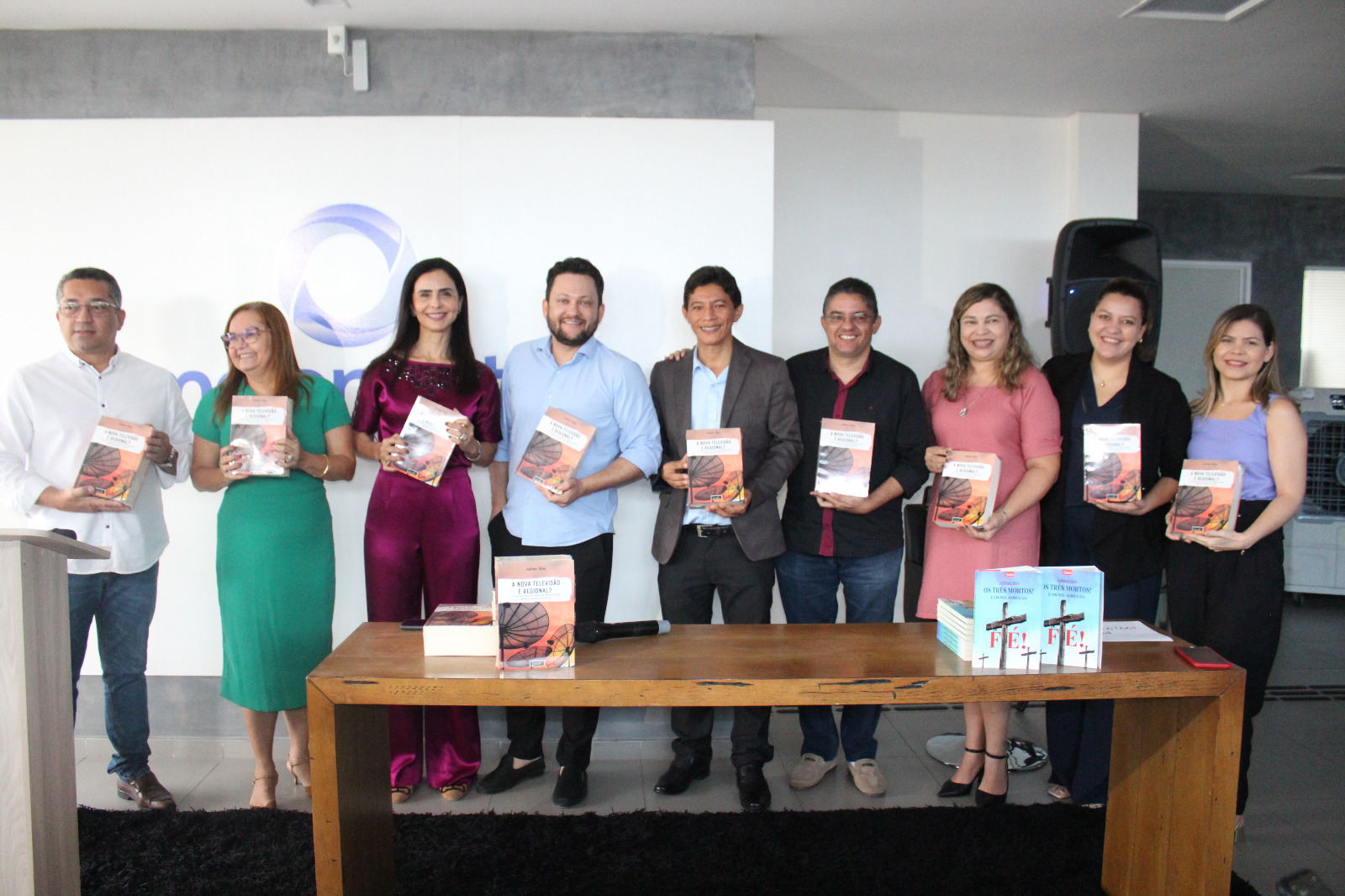 Jornalista lança livro sobre a regionalização midiática da TV Meio Norte (Foto: Raissa Morais)