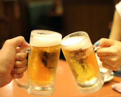 É possível emagrecer sem deixar de beber cerveja? Entenda