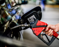 Gasolina sobe 3% e fica acima de R$ 5 na primeira semana de 2023