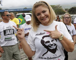 Investigada por 'rachadinha', ex-mulher de Bolsonaro muda para a Noruega