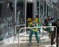Invasão em Brasília repercute na imprensa internacional; acompanhe!