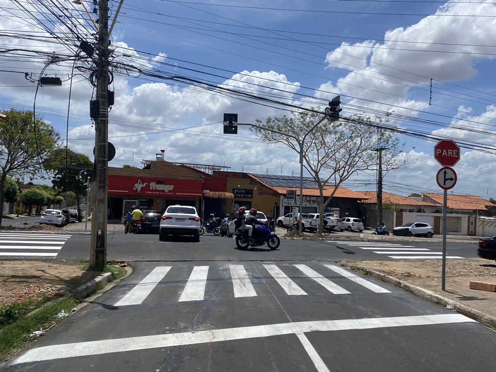 Strans instala novos semáforos na Avenida João Antônio Leitão no bairro Piçarreira - Foto: Ascom