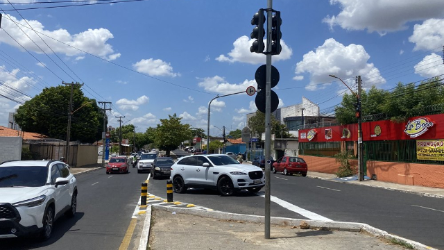 Strans instala novos semáforos na Avenida João Antônio Leitão no bairro Piçarreira
