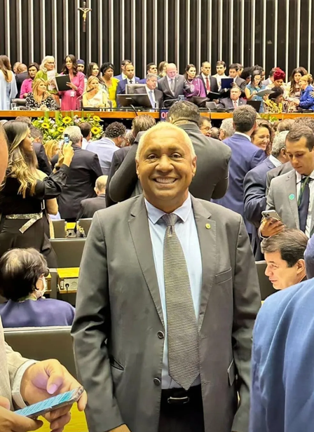 Tiririca foi reeleito pela quarta vez  a deputado federal - reprodução