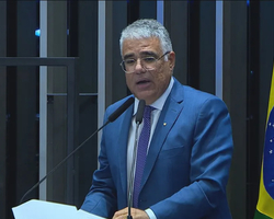 Girão retira candidatura à Presidência do Senado e declara voto em Marinho