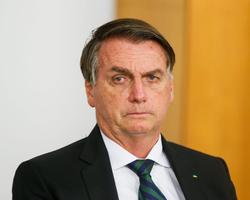 Em evento, Bolsonaro diz que volta ao Brasil nas próximas semanas