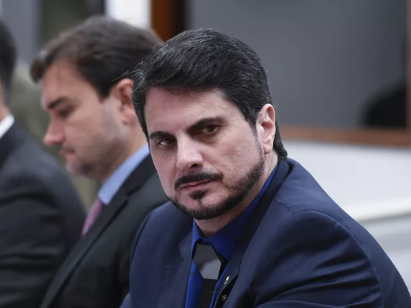 Marcos do Val revela suposto plano de Jair Bolsonaro para grampear Moraes